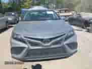 2022 Toyota Camry SE z VIN 4T1G11AK5NU018670, wystawiony jako IAAI lot #43344974 z przebiegiem 122 219 mil mil oraz . Historia ofert i sprzedaży dostępna na DreamBid. Obrazek 13.