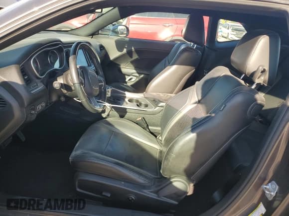 ✅ 2018 Dodge Challenger SXT Plus • VIN: 2C3CDZAG8JH229738 • Lot: 85895085. Wystawiony na Copart z przebiegiem 44 668 mil. Bezpłatny archiwum sprzedaży aukcyjnych z USA i szczegółowy raport historii pojazdu na DreamBid. Zdjęcie 7.