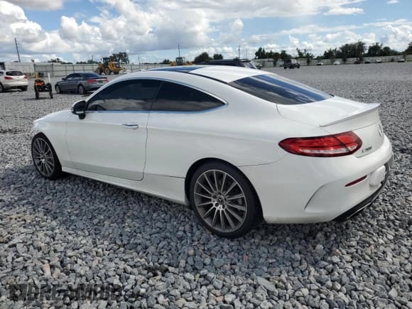 ✅ 2019 Mercedes-Benz C 300 • VIN: WDDWJ8DB0KF834311 • Lot: 85108115. Wystawiony na Copart z przebiegiem 62 075 mil. Bezpłatny archiwum sprzedaży aukcyjnych z USA i szczegółowy raport historii pojazdu na DreamBid. Zdjęcie 2.