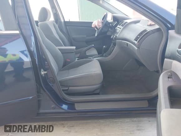 ✅ 2003 Honda Accord LX • VIN: 1HGCM56343A128452 • Лот: 43679597. Опубликован ранее на IAAI с пробегом 226 040 миль. Бесплатный доступ к архиву аукционных продаж из США и подробный отчёт об истории автомобиля на DreamBid. Изображение 5.