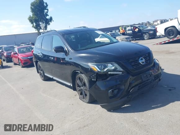 ✅ 2018 Nissan Pathfinder S • VIN: 5N1DR2MN1JC632526 • Lot: 43369149. Wystawiony na IAAI z przebiegiem 121 406 mil. Bezpłatny archiwum sprzedaży aukcyjnych z USA i szczegółowy raport historii pojazdu na DreamBid. Zdjęcie 1.