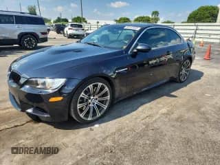 2008 BMW 3 Series M3 z VIN WBSWL93558PL89324, wystawiony jako Copart lot #69132585 z przebiegiem 59 429 mil mil oraz Szkoda całkowita • Salvage title. Historia ofert i sprzedaży dostępna na DreamBid. Obrazek 1.