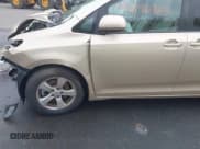 ✅ 2011 Toyota Sienna LE AAS • VIN: 5TDKK3DC2BS006651 • Лот: 42190362. Опубликован ранее на IAAI с пробегом 201 795 миль. Бесплатный доступ к архиву аукционных продаж из США и подробный отчёт об истории автомобиля на DreamBid. Изображение 19.