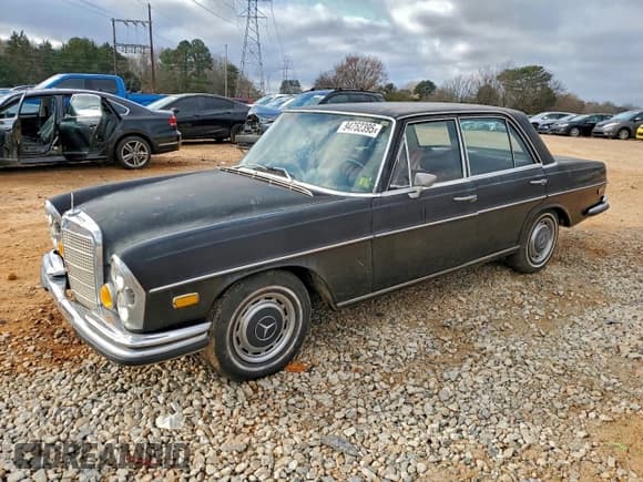 ✅ 1970 Mercedes-Benz 280 • VIN: 10801812048904 • Lot: 94752395. Wystawiony na Copart z przebiegiem 87 687 mil. Bezpłatny archiwum sprzedaży aukcyjnych z USA i szczegółowy raport historii pojazdu na DreamBid. Zdjęcie 1.