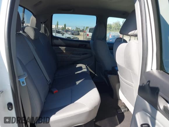 ✅ 2012 Toyota Tacoma • VIN: 3TMLU4EN6CM089216 • Lot: 43336629. Listed on IAAI with 135,350 mi. Free auction sales archive from the USA and detailed vehicle history report at DreamBid. Image 8.