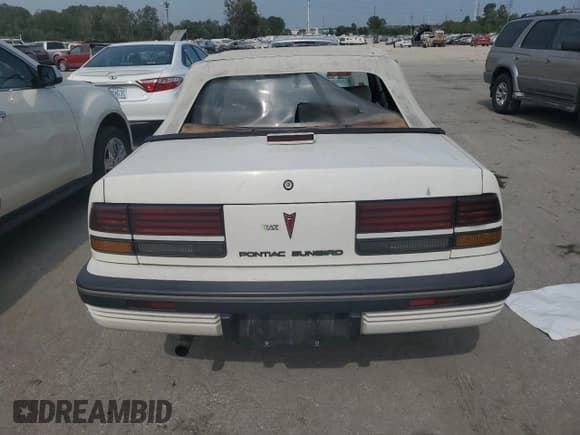 ✅ 1990 Pontiac Sunbird • VIN: 1G2JB34K3L7601043 • Лот: 71321214. Опубликован ранее на Copart с пробегом 164 808 миль. Бесплатный доступ к архиву аукционных продаж из США и подробный отчёт об истории автомобиля на DreamBid. Изображение 6.