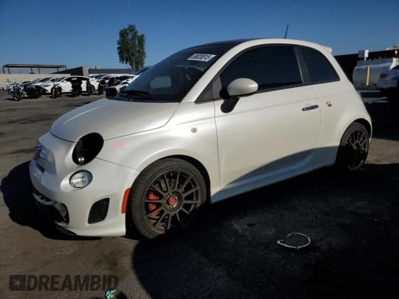 ✅ 2017 FIAT 500 Abarth • VIN: 3C3CFFFH9HT580282 • Lot: 58020815. Wystawiony na Copart z przebiegiem 40 174 mil. Bezpłatny archiwum sprzedaży aukcyjnych z USA i szczegółowy raport historii pojazdu na DreamBid. Zdjęcie 1.