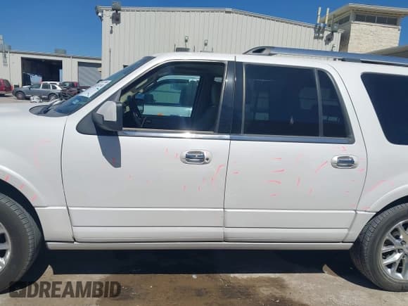 ✅ 2015 Ford Expedition Max Limited • VIN: 1FMJK1KT6FEF49821 • Lot: 41825240. Wystawiony na IAAI z przebiegiem 180 460 mil. Bezpłatny archiwum sprzedaży aukcyjnych z USA i szczegółowy raport historii pojazdu na DreamBid. Zdjęcie 15.