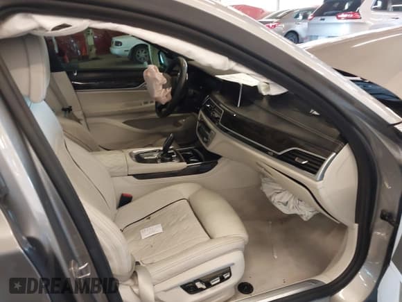 ✅ 2020 BMW 7 Series 750i xDrive • VIN: WBA7U2C07LGJ59164 • Lot: 42001056. Listed on IAAI with Not provided. Free auction sales archive from the USA and detailed vehicle history report at DreamBid. Image 5.
