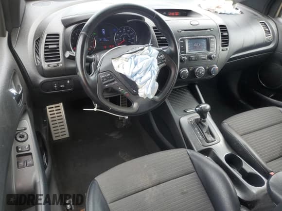 ✅ 2016 Kia Forte SX • VIN: KNAFZ6A31G5589243 • Lot: 82299365. Wystawiony na Copart z przebiegiem 91 207 mil. Bezpłatny archiwum sprzedaży aukcyjnych z USA i szczegółowy raport historii pojazdu na DreamBid. Zdjęcie 8.