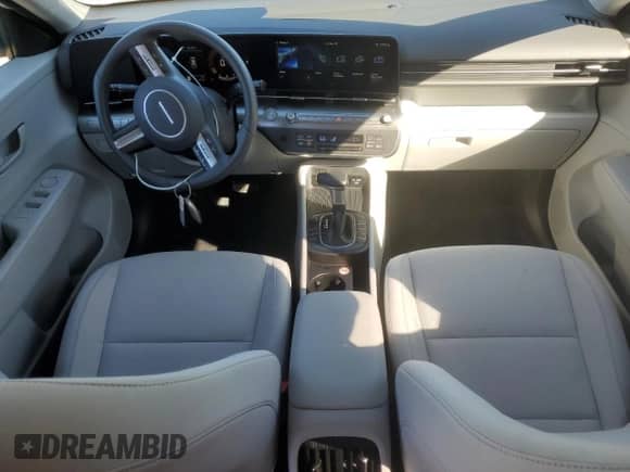 2025 Hyundai Kona SEL with VIN KM8HB3AB9SU224521, listed as a Copart auction lot 47528435 with 6,516 mi miles and Clean title. Bid and sale history available at DreamBid. Image 8.