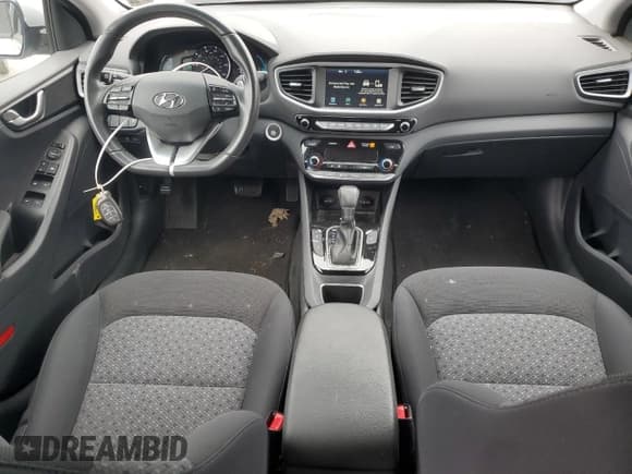 ✅ 2019 Hyundai Ioniq • VIN: KMHC65LD9KU145620 • Lot: 48099525. Wystawiony na Copart z przebiegiem 84 572 mil. Bezpłatny archiwum sprzedaży aukcyjnych z USA i szczegółowy raport historii pojazdu na DreamBid. Zdjęcie 8.