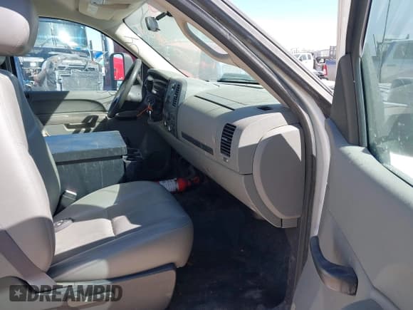 ✅ 2012 Chevrolet Silverado 2500HD Work Truck • VIN: 1GB0CVCG6CF190406 • Lot: 43661604. Wystawiony na IAAI z przebiegiem 162 753 mil. Bezpłatny archiwum sprzedaży aukcyjnych z USA i szczegółowy raport historii pojazdu na DreamBid. Zdjęcie 5.