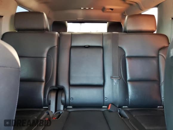 ✅ 2018 Chevrolet Suburban LT • VIN: 1GNSCHKC2JR228351 • Lot: 81263864. Wystawiony na Copart z przebiegiem 263 257 mil. Bezpłatny archiwum sprzedaży aukcyjnych z USA i szczegółowy raport historii pojazdu na DreamBid. Zdjęcie 10.