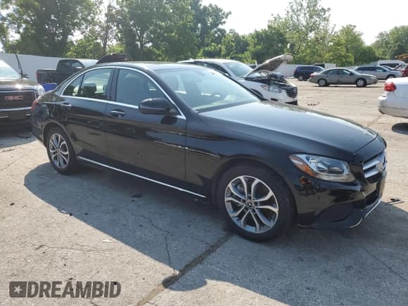 ✅ 2018 Mercedes-Benz C 300 • VIN: WDDWF4KB3JR359635 • Lot: 59393945. Wystawiony na Copart z przebiegiem 37 400 mil. Bezpłatny archiwum sprzedaży aukcyjnych z USA i szczegółowy raport historii pojazdu na DreamBid. Zdjęcie 4.
