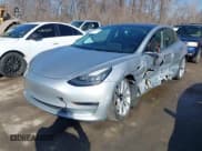 ✅ 2018 Tesla Model 3 Long Range Battery • VIN: 5YJ3E1EB3JF117007 • Lot: 41753572. Wystawiony na IAAI z przebiegiem 82 444 mil. Bezpłatny archiwum sprzedaży aukcyjnych z USA i szczegółowy raport historii pojazdu na DreamBid. Zdjęcie 2.