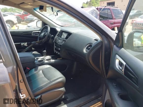 ✅ 2014 Nissan Pathfinder SV • VIN: 5N1AR2MM7EC710811 • Lot: 42142870. Listed on IAAI with 158,803 mi. Free auction sales archive from the USA and detailed vehicle history report at DreamBid. Image 5.