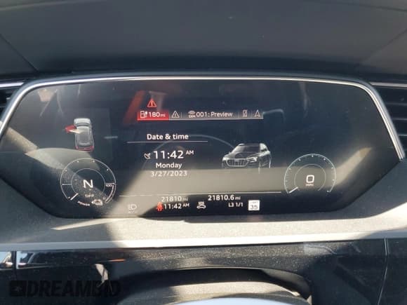 ✅ 2019 Audi e-tron Premium Plus • VIN: WA1LAAGE8KB023318 • Lot: 40812503. Wystawiony na Copart z przebiegiem 21 810 mil. Bezpłatny archiwum sprzedaży aukcyjnych z USA i szczegółowy raport historii pojazdu na DreamBid. Zdjęcie 9.