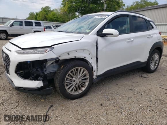 ✅ 2021 Hyundai Kona SEL • VIN: KM8K2CAA0MU727161 • Лот: 52656184. Опубликован ранее на Copart с пробегом 54 497 миль. Бесплатный доступ к архиву аукционных продаж из США и подробный отчёт об истории автомобиля на DreamBid. Изображение 1.