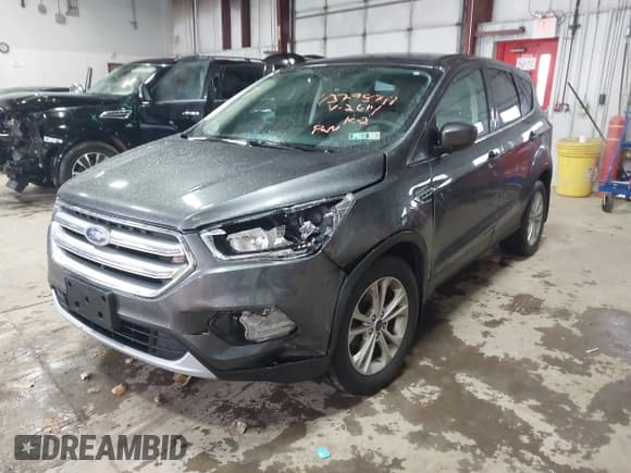 ✅ 2017 Ford Escape SE • VIN: 1FMCU9GD4HUA62614 • Лот: 43798711. Опубликован ранее на IAAI с пробегом 165 214 миль. Бесплатный доступ к архиву аукционных продаж из США и подробный отчёт об истории автомобиля на DreamBid. Изображение 2.