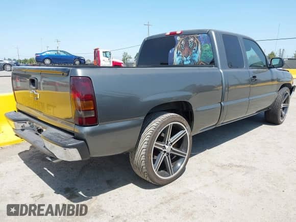 ✅ 2001 Chevrolet Silverado 1500 LT • VIN: 1GCEC19TX1Z142546 • Lot: 42408473. Wystawiony na IAAI z przebiegiem Nie podano mil. Skorzystaj z bezpłatnego archiwum sprzedaży aukcyjnych z USA i zobacz szczegółowy raport historii pojazdu na DreamBid. Zdjęcie 4.