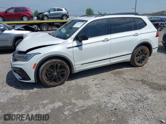 ✅ 2022 Volkswagen Tiguan SE R-Line Black • VIN: 3VVCB7AX2NM131397 • Lot: 42803093. Wystawiony na IAAI z przebiegiem 51 740 mil. Bezpłatny archiwum sprzedaży aukcyjnych z USA i szczegółowy raport historii pojazdu na DreamBid. Zdjęcie 2.