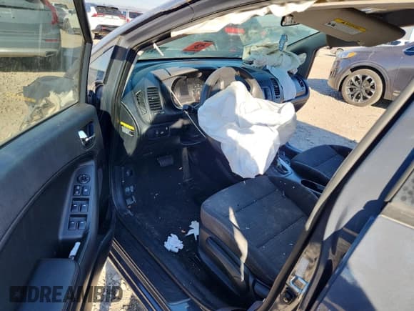 ✅ 2016 Kia Forte LX • VIN: KNAFX4A62G5507203 • Лот: 90130195. Опубликован ранее на Copart с пробегом Не указан. Бесплатный доступ к архиву аукционных продаж из США и подробный отчёт об истории автомобиля на DreamBid. Изображение 8.