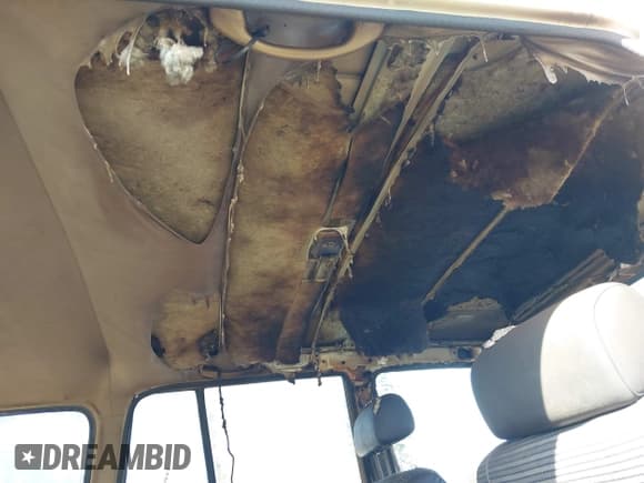 ✅ 1985 Toyota Land Cruiser • VIN: JT3FJ60G6F1127673 • Lot: 41924992. Wystawiony na IAAI z przebiegiem 251 089 mil. Bezpłatny archiwum sprzedaży aukcyjnych z USA i szczegółowy raport historii pojazdu na DreamBid. Zdjęcie 6.