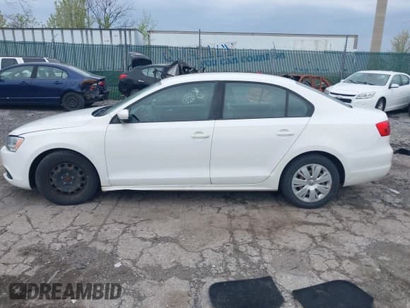 ✅ 2011 Volkswagen Jetta SE • VIN: 3VWDZ7AJ5BM340832 • Lot: 42043070. Listed on IAAI with 113,790 mi. Free auction sales archive from the USA and detailed vehicle history report at DreamBid. Image 14.