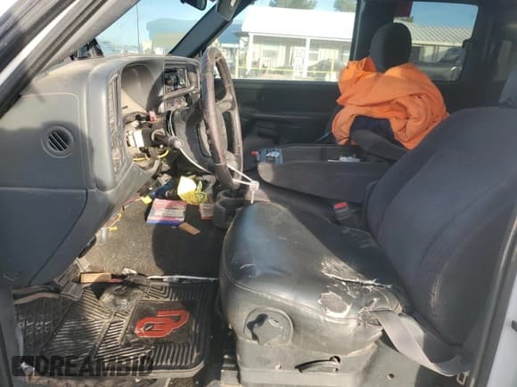 ✅ 2001 Chevrolet Silverado 1500 LS • VIN: 2GCEC19T611227652 • Лот: 92412245. Опубликован ранее на Copart с пробегом 262 663 миль. Бесплатный доступ к архиву аукционных продаж из США и подробный отчёт об истории автомобиля на DreamBid. Изображение 7.