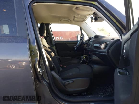 ✅ 2017 Jeep Renegade Latitude • VIN: ZACCJBBB3HPG03275 • Lot: 43681028. Listed on IAAI with 52,097 mi. Free auction sales archive from the USA and detailed vehicle history report at DreamBid. Image 5.