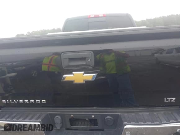 ✅ 2015 Chevrolet Silverado 2500HD LTZ • VIN: 1GC1KWE81FF178800 • Lot: 42356374. Listed on IAAI with 114,203 mi. Free auction sales archive from the USA and detailed vehicle history report at DreamBid. Image 16.