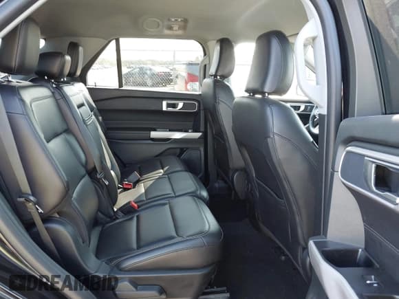 ✅ 2024 Ford Explorer XLT • VIN: 1FMSK8DH4RGA03484 • Lot: 43316212. Wystawiony na IAAI z przebiegiem 40 077 mil. Bezpłatny archiwum sprzedaży aukcyjnych z USA i szczegółowy raport historii pojazdu na DreamBid. Zdjęcie 8.