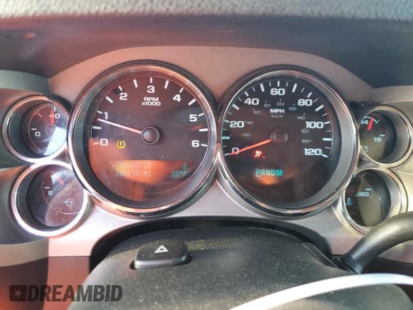 ✅ 2011 Chevrolet Silverado 1500 LT • VIN: 1GCNKSE0XBZ191140 • Lot: 85941724. Wystawiony na Copart z przebiegiem 105 235 mil. Bezpłatny archiwum sprzedaży aukcyjnych z USA i szczegółowy raport historii pojazdu na DreamBid. Zdjęcie 9.