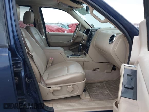 ✅ 2006 Ford Explorer XLT • VIN: 1FMEU63E86UA76342 • Lot: 43825333. Wystawiony na IAAI z przebiegiem 117 408 mil. Bezpłatny archiwum sprzedaży aukcyjnych z USA i szczegółowy raport historii pojazdu na DreamBid. Zdjęcie 5.