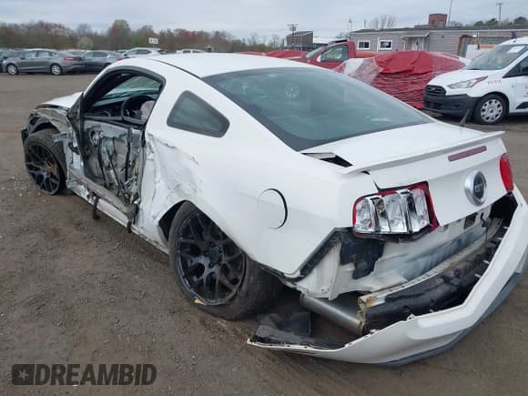 ✅ 2010 Ford Mustang GT • VIN: 1ZVBP8CH9A5123219 • Lot: 42055174. Listed on IAAI with 139,522 mi. Free auction sales archive from the USA and detailed vehicle history report at DreamBid. Image 18.