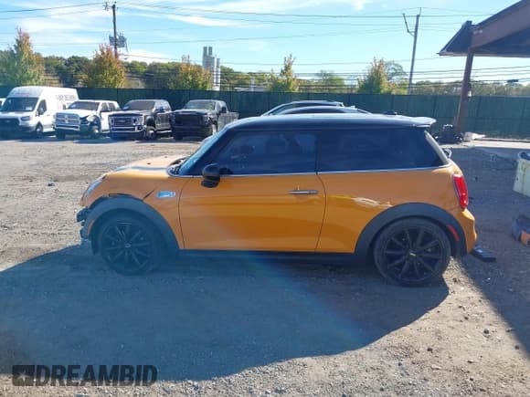 ✅ 2015 MINI Hardtop S • VIN: WMWXP7C58F2A61197 • Lot: 43457332. Listed on IAAI with 142,557 mi. Free auction sales archive from the USA and detailed vehicle history report at DreamBid. Image 15.