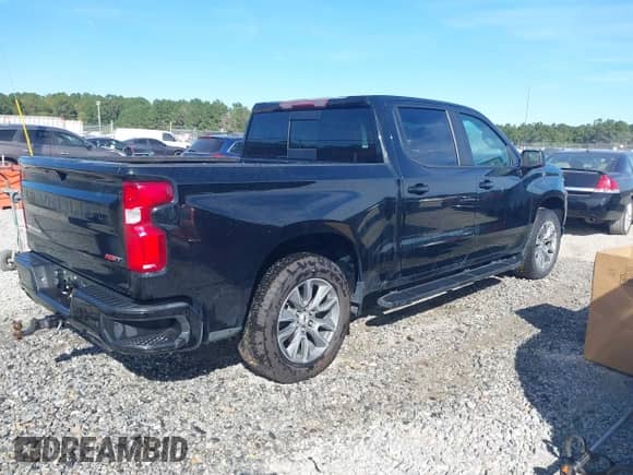 2021 Chevrolet Silverado 1500 RST z VIN 1GCUYEEL5MZ326680, wystawiony jako IAAI lot #43466338 z przebiegiem 47 457 mil mil oraz . Historia ofert i sprzedaży dostępna na DreamBid. Obrazek 4.