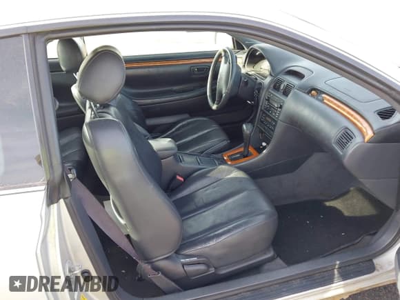 ✅ 2002 Toyota Solara SLE • VIN: 2T1CF28P92C581600 • Лот: 43763648. Опубликован ранее на IAAI с пробегом 273 338 миль. Бесплатный доступ к архиву аукционных продаж из США и подробный отчёт об истории автомобиля на DreamBid. Изображение 5.