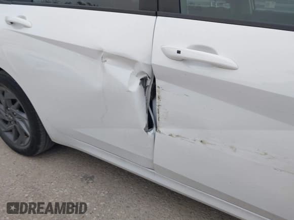 ✅ 2024 Hyundai Elantra SEL • VIN: KMHLM4DG5RU745182 • Lot: 43868357. Wystawiony na IAAI z przebiegiem 35 664 mil. Bezpłatny archiwum sprzedaży aukcyjnych z USA i szczegółowy raport historii pojazdu na DreamBid. Zdjęcie 6.