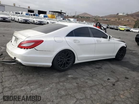 ✅ 2013 Mercedes-Benz CLS 550 • VIN: WDDLJ7DB4DA070962 • Lot: 80610875. Wystawiony na Copart z przebiegiem 118 378 mil. Bezpłatny archiwum sprzedaży aukcyjnych z USA i szczegółowy raport historii pojazdu na DreamBid. Zdjęcie 3.