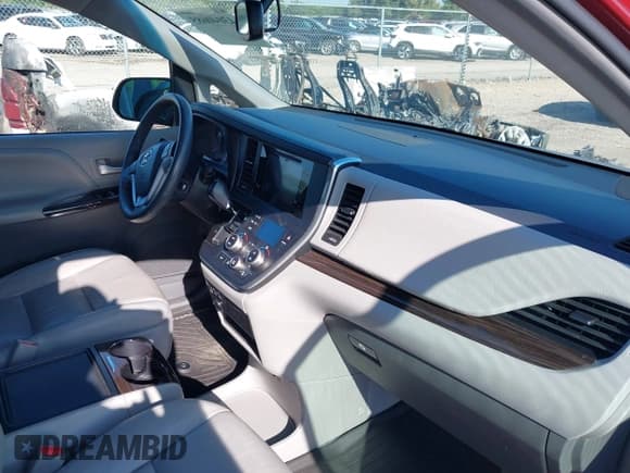 ✅ 2017 Toyota Sienna XLE Auto Access Seat • VIN: 5TDYZ3DC3HS863253 • Лот: 43040685. Опубликован ранее на IAAI с пробегом 132 734 миль. Бесплатный доступ к архиву аукционных продаж из США и подробный отчёт об истории автомобиля на DreamBid. Изображение 5.