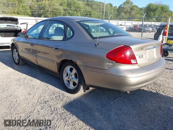 ✅ 2002 Ford Taurus SES Standard • VIN: 1FAFP55202A224417 • Lot: 43129237. Wystawiony na IAAI z przebiegiem 152 354 mil. Bezpłatny archiwum sprzedaży aukcyjnych z USA i szczegółowy raport historii pojazdu na DreamBid. Zdjęcie 3.