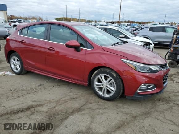 ✅ 2018 Chevrolet Cruze LT • VIN: 3G1BE6SM6JS599535 • Lot: 90407425. Wystawiony na Copart z przebiegiem 36 051 mil. Bezpłatny archiwum sprzedaży aukcyjnych z USA i szczegółowy raport historii pojazdu na DreamBid. Zdjęcie 4.