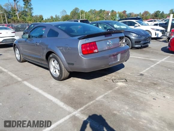 ✅ 2007 Ford Mustang Deluxe • VIN: 1ZVFT80N075279472 • Lot: 43406077. Listed on IAAI with 121,202 mi. Free auction sales archive from the USA and detailed vehicle history report at DreamBid. Image 3.
