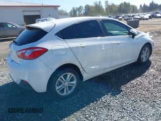 2018 Chevrolet Cruze LT z VIN 3G1BE6SM0JS558673, wystawiony jako IAAI lot #43279143 z przebiegiem 180 522 mil mil oraz . Historia ofert i sprzedaży dostępna na DreamBid. Obrazek 4.