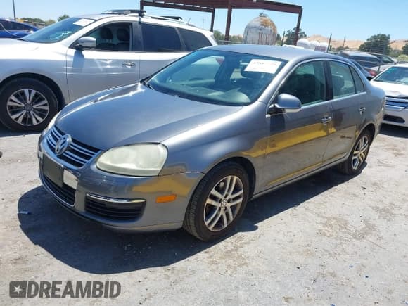 ✅ 2006 Volkswagen Jetta 2.5L • VIN: 3VWRG71K96M627407 • Лот: 42815875. Опубликован ранее на IAAI с пробегом 176 750 миль. Бесплатный доступ к архиву аукционных продаж из США и подробный отчёт об истории автомобиля на DreamBid. Изображение 2.