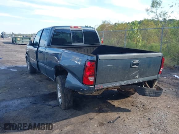 ✅ 2006 Chevrolet Silverado 1500 LT1 • VIN: 1GCEK19B56Z142956 • Lot: 43328012. Wystawiony na IAAI z przebiegiem 189 742 mil. Bezpłatny archiwum sprzedaży aukcyjnych z USA i szczegółowy raport historii pojazdu na DreamBid. Zdjęcie 6.