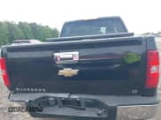 ✅ 2007 Chevrolet Silverado 1500 1LT • VIN: 2GCEC13J971689624 • Lot: 42121216. Wystawiony na IAAI z przebiegiem 171 156 mil. Bezpłatny archiwum sprzedaży aukcyjnych z USA i szczegółowy raport historii pojazdu na DreamBid. Zdjęcie 15.