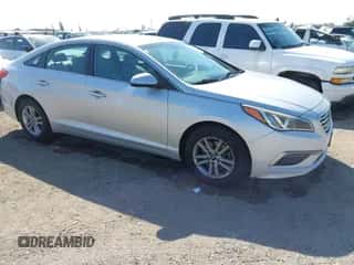 2015 Hyundai Sonata SE z VIN 5NPE24AF7FH166697, wystawiony jako IAAI lot #43409874 z przebiegiem 173 277 mil mil oraz . Historia ofert i sprzedaży dostępna na DreamBid. Obrazek 1.